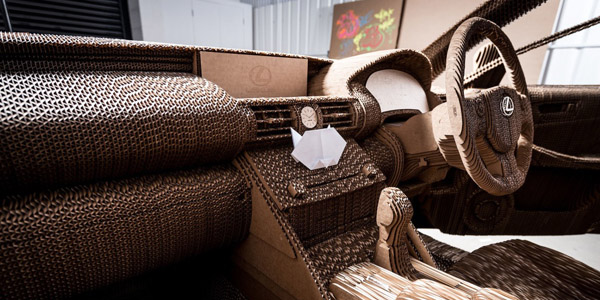 TENDENCIA E INNOVACIÓNDe la mano de DS Smith, Lexus construye el primer auto eléctrico de cartón  corrugado